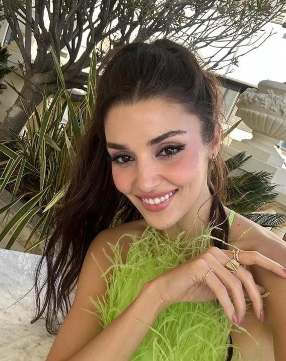 Hande Erçel'in Cannes tarzına beğeni yağdı!